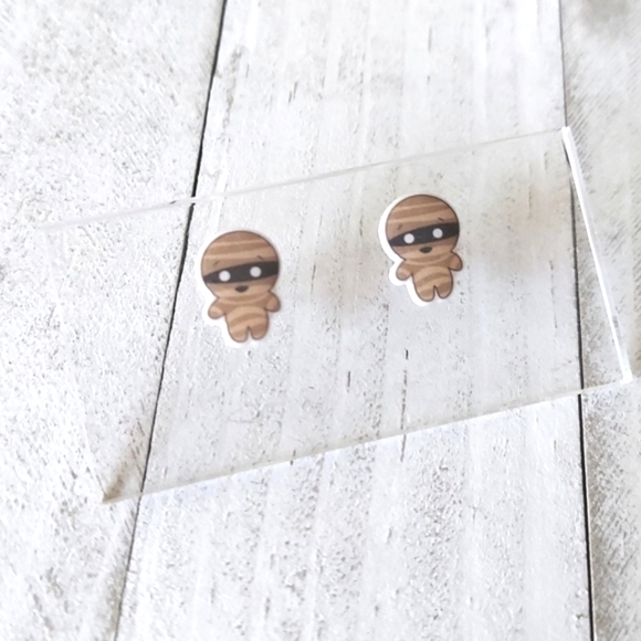 Halloween Epoxy Studs - Mummy - Picture 2 of 3